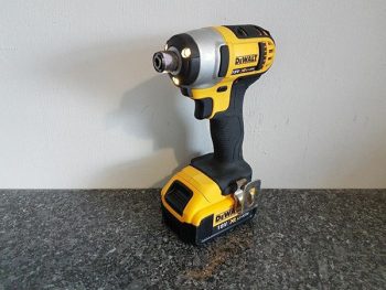 5178 MAY VAN VIT DCF885M2 1